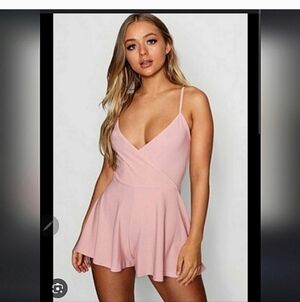 Boohoo 18 light pink romper